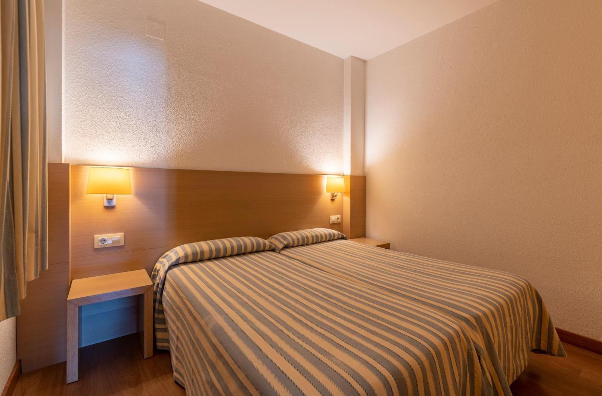 Almirall Apartaments Lloret de Mar Eksteriør bilde