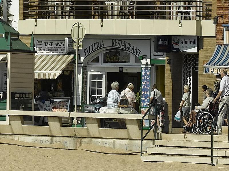 Almirall Apartaments Lloret de Mar Eksteriør bilde